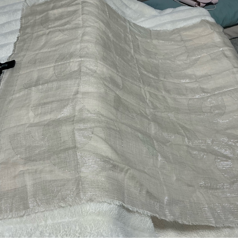 CHANEL Cream silver scarf